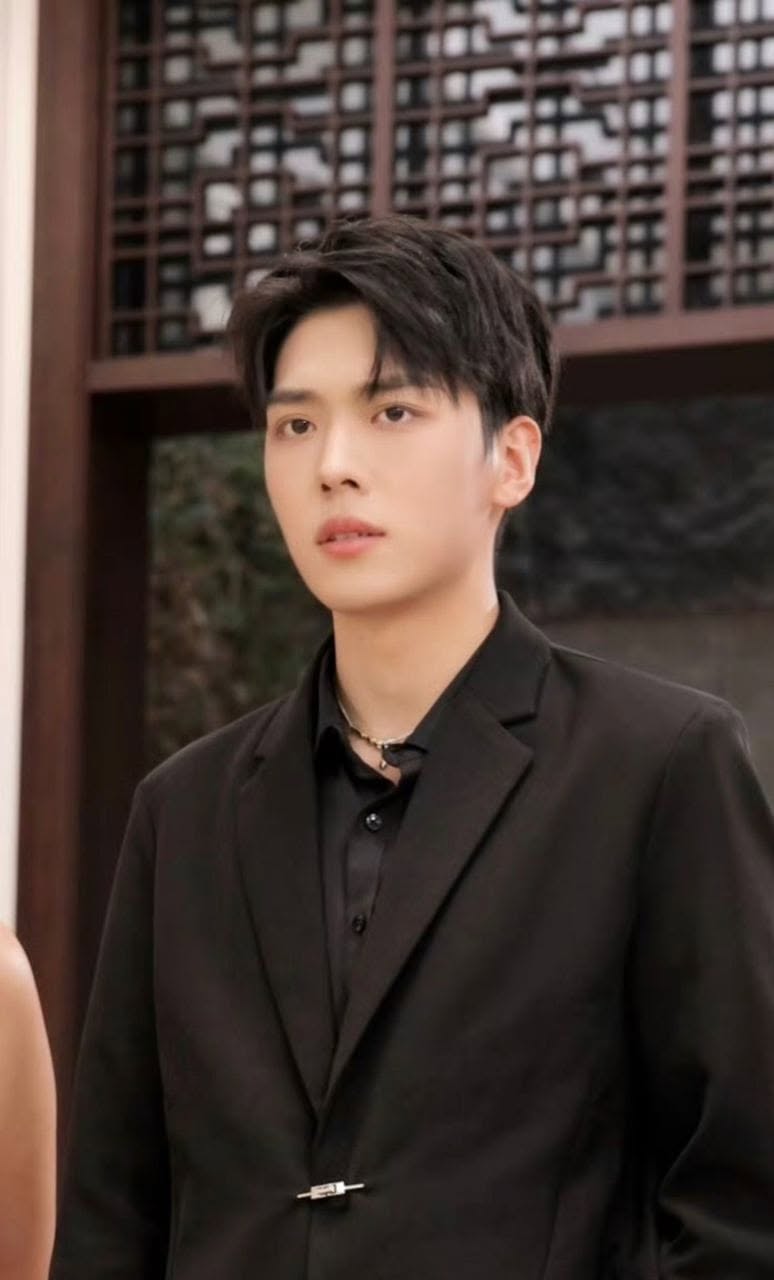 Charon (Trương Bạch Vân)